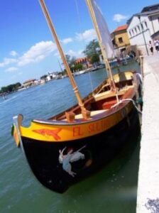 Venezia_in_tipica-barca_a_vela